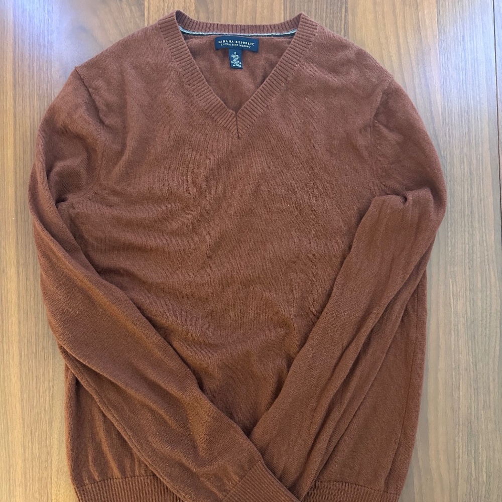 Banana Republic Men's Extra Fine Merino V-neck Sweater Size: Small